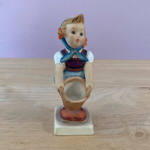 Hummel. Little Helper